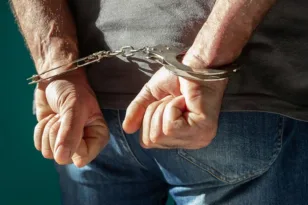 Πάτρα: Με τη… γεννήτρια στα χέρια πιάστηκαν πατέρας και 13χρονος