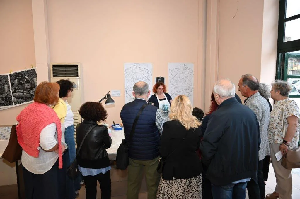 Με μεγάλη συμμετοχή συνεχίζεται το Συμπόσιο Χαρακτικής: Οι πολίτες «αγκάλιασαν» τη δημιουργία