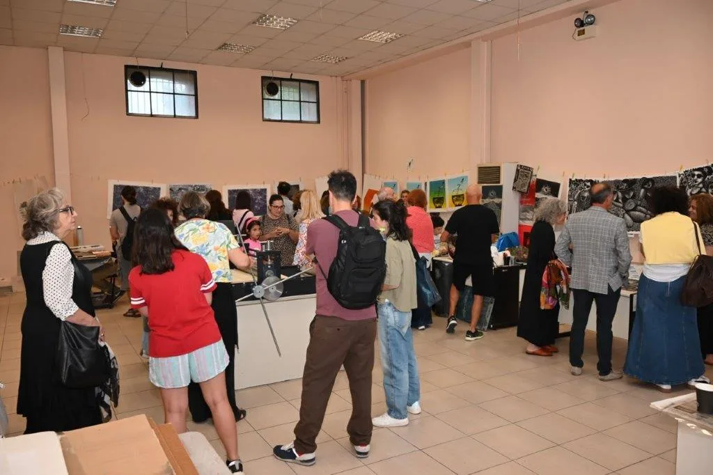 Με μεγάλη συμμετοχή συνεχίζεται το Συμπόσιο Χαρακτικής: Οι πολίτες «αγκάλιασαν» τη δημιουργία