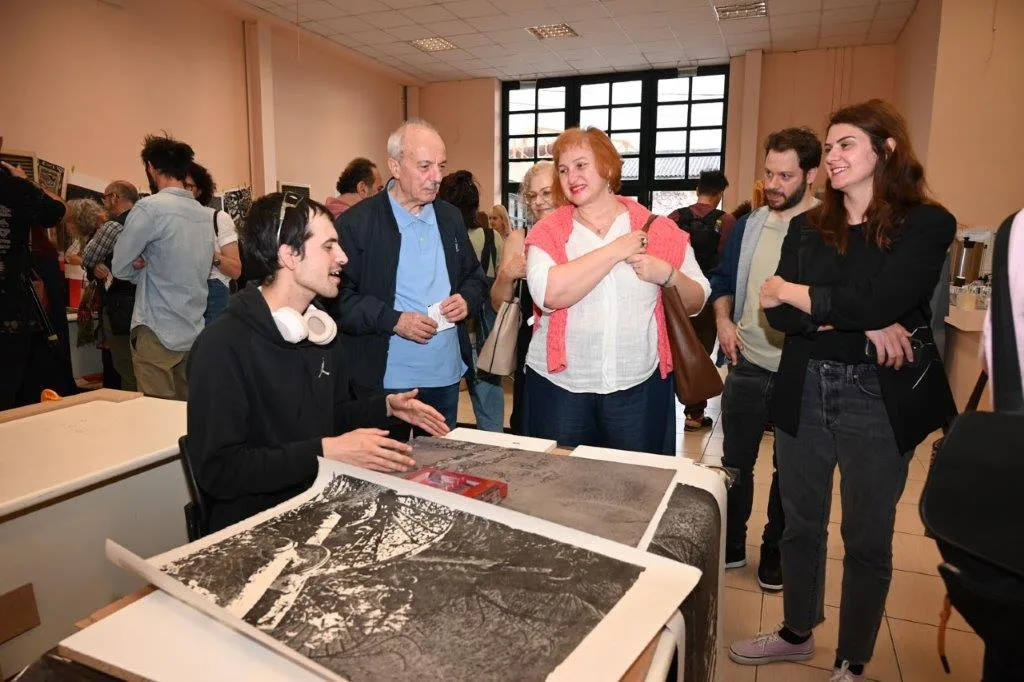 Με μεγάλη συμμετοχή συνεχίζεται το Συμπόσιο Χαρακτικής: Οι πολίτες «αγκάλιασαν» τη δημιουργία