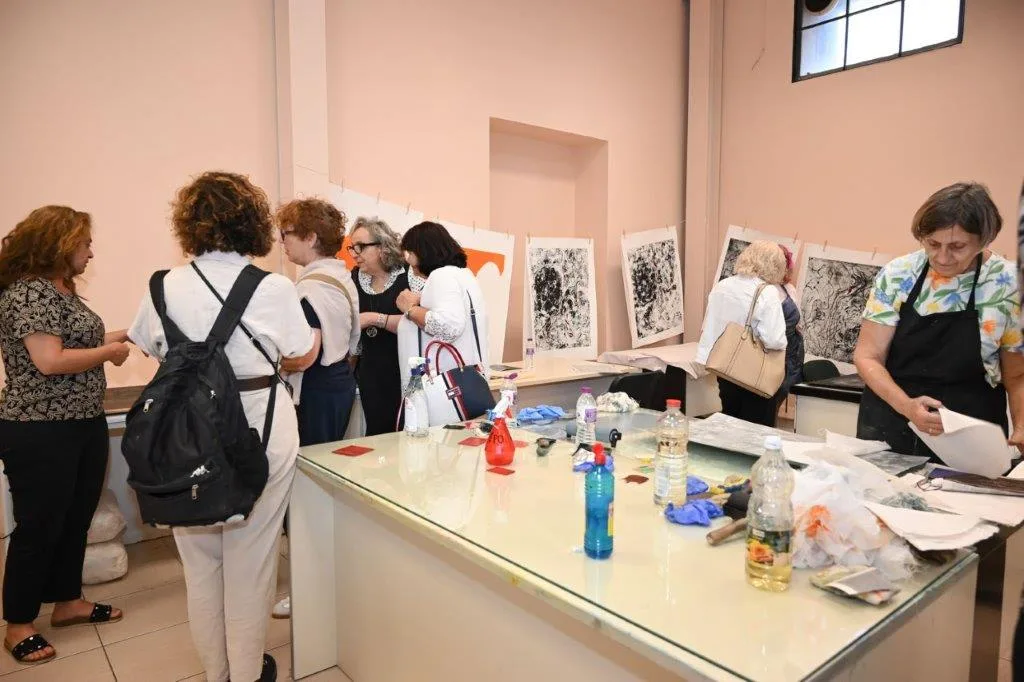 Με μεγάλη συμμετοχή συνεχίζεται το Συμπόσιο Χαρακτικής: Οι πολίτες «αγκάλιασαν» τη δημιουργία