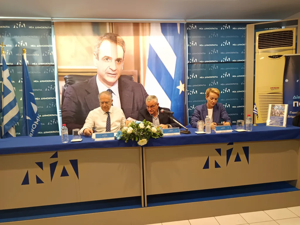 Ο Θεοδωρικάκος στην Πάτρα με κατευθύνσεις ανάπτυξης και φόντο την κρουαζιέρα ΦΩΤΟ Τάκης Θεοδωρικάκος, Αντώνης Κουνάβης, Αλεξάνδρα Σδούκου