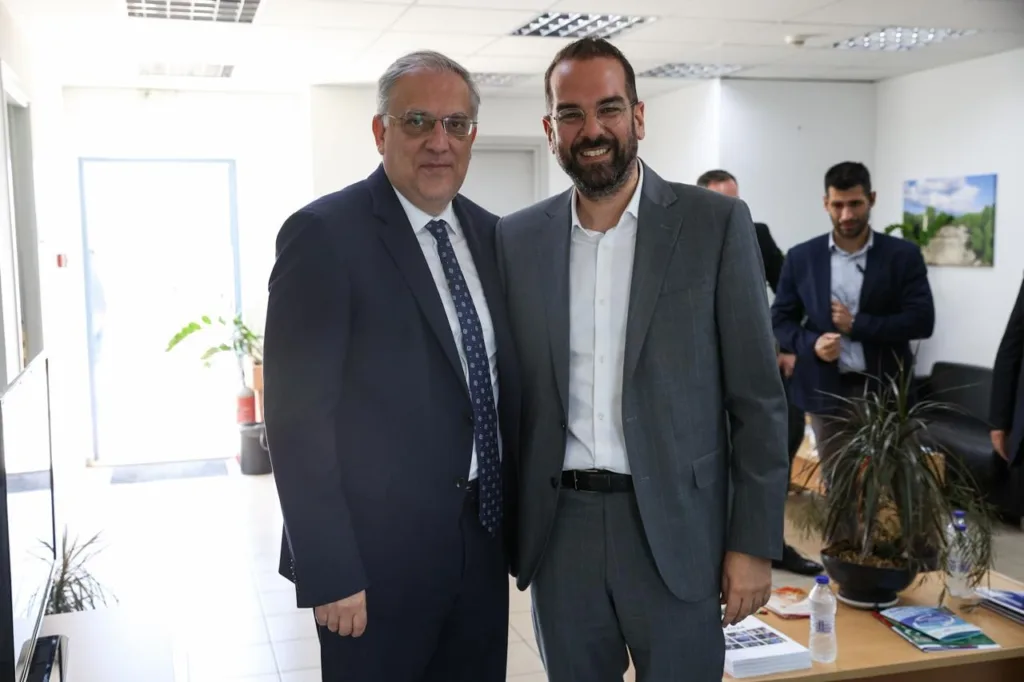 Ο Θεοδωρικάκος στην Πάτρα με κατευθύνσεις ανάπτυξης και φόντο την κρουαζιέρα ΦΩΤΟ Με τον Περιφερειάρχη Νεκτάριο Φαρμάκη
