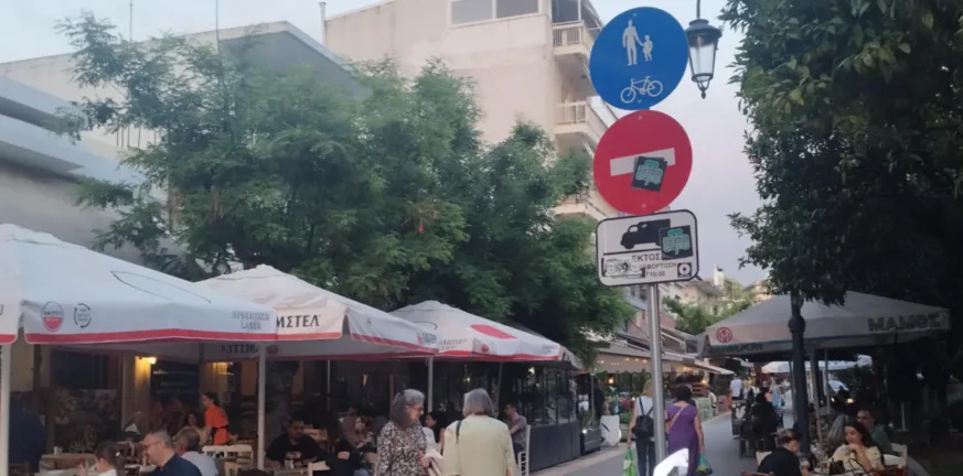 Πωλητήριο για κατάστημα εστίασης στην Τριών Ναύαρχων Πωλητήριο για κατάστημα εστίασης στην Τριών Ναύαρχων