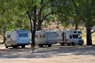 Σάλος για πρόστιμο σε τροχόσπιτα, η αρχή έγινε στην Ακράτα
