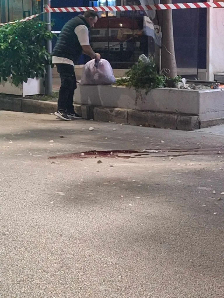 Πάτρα: Έπεσαν σοβάδες και μάρμαρο, τραυματισμός 59χρονου - βίντεο!