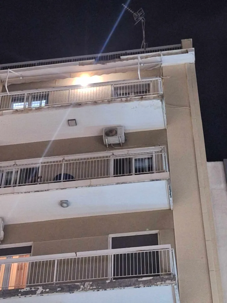 Πάτρα: Έπεσαν σοβάδες και μάρμαρο, τραυματισμός 59χρονου - βίντεο!