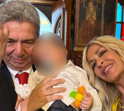 Εφοπλιστική νονά η Αννα Βίσση! Εφοπλιστική νονά η Αννα Βίσση!