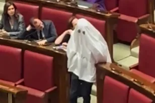ΒΙΝΤΕΟ η αντίδραση της Μελόνι για τον βουλευτή «φάντασμα»