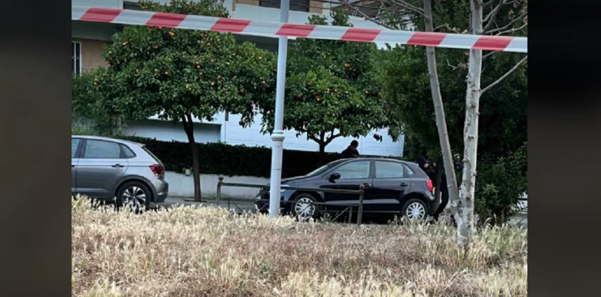Τρόμος σε στάση στο Χαλάνδρι: Αυτοκίνητο παρέσυρε τρεις γυναίκες – Ο οδηγός με τραύμα από μαχαίρι Τρόμος σε στάση στο Χαλάνδρι: Αυτοκίνητο παρέσυρε τρεις γυναίκες – Ο οδηγός με τραύμα από μαχαίρι
