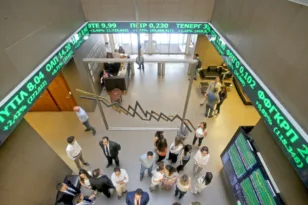 Χρηματιστήριο Αθηνών: Η διατήρηση στο «κόκκινο» και τα δεδομένα