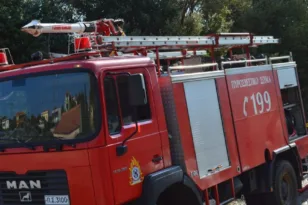 Φωτιά τώρα στις Βελιτσές: Επιχειρούν επίγειες και εναέριες δυνάμεις σε δύσβατο σημείο