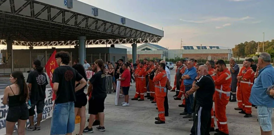Πάτρα: Συνεχίζεται η απεργία θρίλερ της ΠΕΝΕΝ, τρεις ημέρες εμπορικός και επιβατικός αποκλεισμός Πάτρα: Συνεχίζεται η απεργία θρίλερ της ΠΕΝΕΝ, τρεις ημέρες εμπορικός και επιβατικός αποκλεισμός