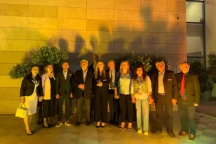 Αμαλιάδα: Φωταγώγηση για την Παγκόσμια Ημέρα Σκλήρυνσης κατά Πλάκας ΦΩΤΟ