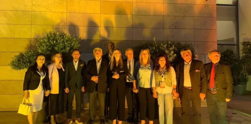 Αμαλιάδα: Φωταγώγηση για την Παγκόσμια Ημέρα Σκλήρυνσης κατά Πλάκας ΦΩΤΟ Αμαλιάδα: Φωταγώγηση για την Παγκόσμια Ημέρα Σκλήρυνσης κατά Πλάκας ΦΩΤΟ