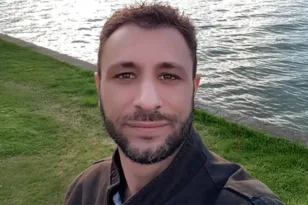 «Την έσπρωξε στις σκάλες και τη μαχαίρωσε μέσα σε 21 λεπτά», ισόβια συν 15 χρόνια στον δράστη
