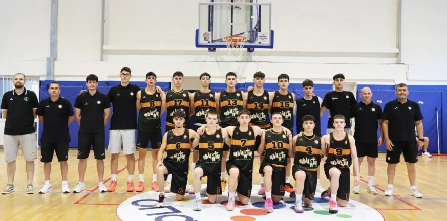 Εντυπωσιακός ο Προμηθέας στην πρεμιέρα της τελικής φάσης του Πανελλήνιου Παίδων Εντυπωσιακός ο Προμηθέας στην πρεμιέρα της τελικής φάσης του Πανελλήνιου Παίδων