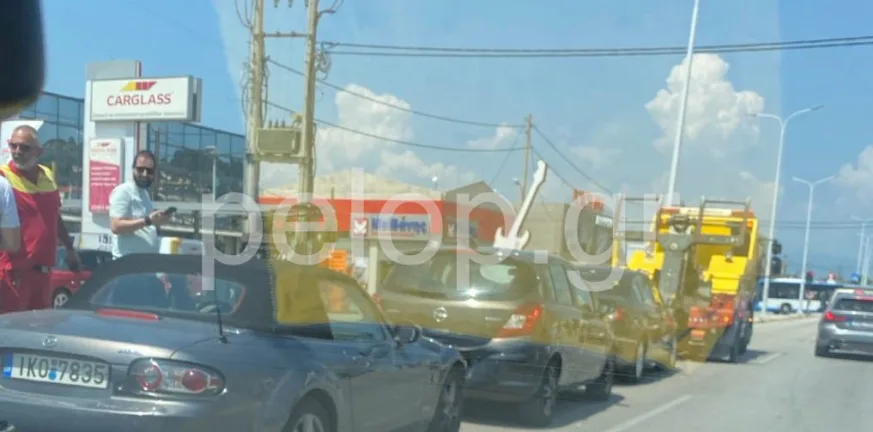 Πάτρα: Καραμπόλα τεσσάρων οχημάτων στην Εθνική Οδό μετά την Κανελλοπούλου ΦΩΤΟ Πάτρα: Καραμπόλα τεσσάρων οχημάτων στην Εθνική Οδό μετά την Κανελλοπούλου ΦΩΤΟ