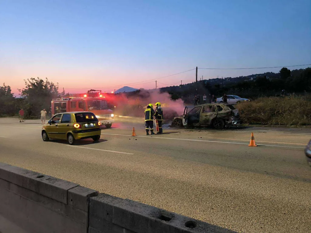 Πάτρα: Φωτιά στη Βενιζέλου, «φούντωσε» στα ξαφνικά στη μέση του δρόμου ΙΧ, ΦΩΤΟ, ΒΙΝΤΕΟ