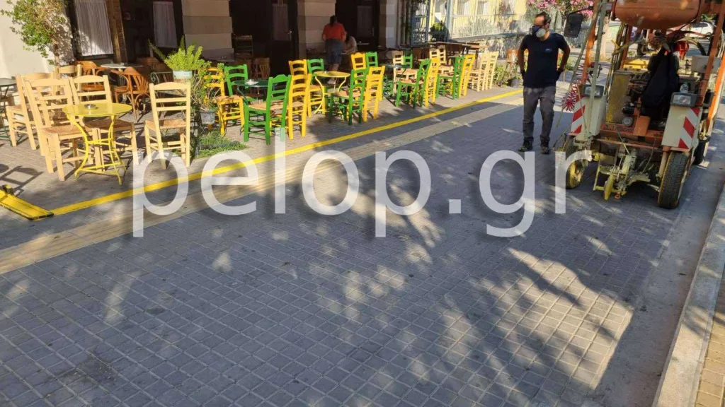 Πάτρα: «Κίτρινες γραμμές» και στην Τριών Ναυάρχων για οριοθέτηση των τραπεζοκαθισμάτων ΦΩΤΟ
