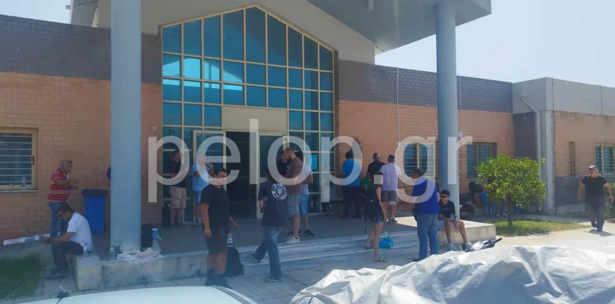 Πάτρα: Συνεχίζεται η απεργία για τα πλοία με ελληνική σημαία - Ελεύθεροι οι 19 ναυτεργάτες που είχαν συλληφθεί Πάτρα: Συνεχίζεται η απεργία για τα πλοία με ελληνική σημαία - Ελεύθεροι οι 19 ναυτεργάτες που είχαν συλληφθεί