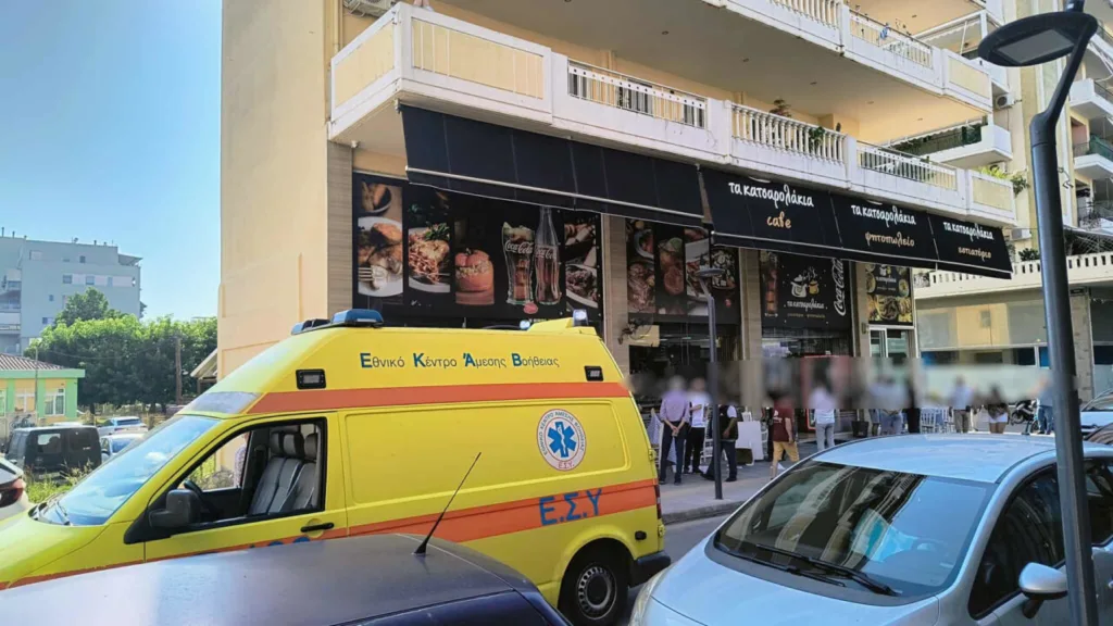 «Εισβολή» ΙΧ σε κατάστημα στο Αγρίνιο, παρέσυρε τραπεζοκαθίσματα και τα πάντα στο διάβα του! ΒΙΝΤΕΟ, ΦΩΤΟ