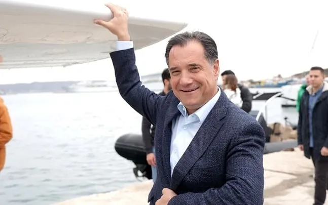 Πάτρα: Το επικοινωνιακό πανηγύρι για τα υδροπλάνα