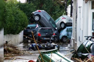 Υποχρεωτική η ασφάλιση επιχειρήσεων και οχημάτων για φυσικές καταστροφές