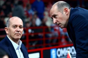 Γιατί οι Αγγελόπουλοι δεν θα πάνε στον Βρούτση: «Δεν καθόμαστε στο ίδιο τραπέζι με τον καταζητούμενο ιδιοκτήτη της ΚΑΕ Παναθηναϊκός»