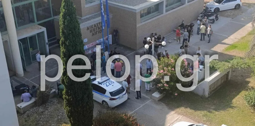 Μπλόκο αγροτών στο Αίγιο: Γενικό συλλαλητήριο στο Δικαστικό Μέγαρο! Μπλόκο αγροτών στο Αίγιο: Γενικό συλλαλητήριο στο Δικαστικό Μέγαρο!