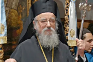 Αγρίνιο: Το «θρίλερ» του μακαριστού Κοσμά επιστρέφει στη Δικαιοσύνη – Στο εδώλιο ο γιατρός από τον Βόλο