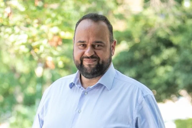 Βασίλης Αϊβαλής: Ζητά κατεπείγουσα συζήτηση στο Δημοτικό Συμβούλιο για την πτώση σοβάδων και δομικών υλικών