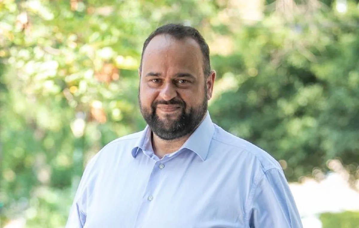 Βασίλης Αϊβαλής: Ζητά κατεπείγουσα συζήτηση στο Δημοτικό Συμβούλιο για την πτώση σοβάδων και δομικών υλικών