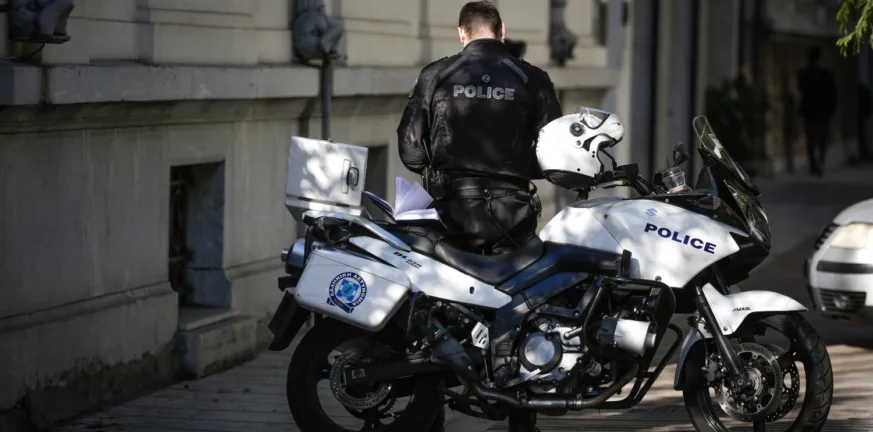Επιχείρηση «σκούπα» στις Αχαρνές: 6 συλλήψεις για ναρκωτικά και όπλα Επιχείρηση «σκούπα» στις Αχαρνές: 6 συλλήψεις για ναρκωτικά και όπλα