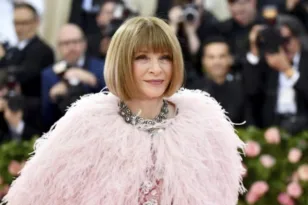 Vogue: Αποχωρεί η «σιδηρά κυρία» Αννα Γουίντουρ μετά από 37 χρόνια