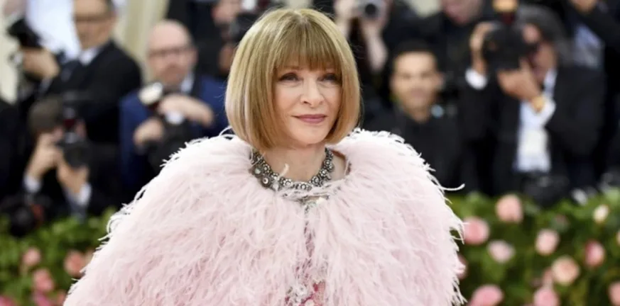 Vogue: Αποχωρεί η «σιδηρά κυρία» Αννα Γουίντουρ μετά από 37 χρόνια Vogue: Αποχωρεί η «σιδηρά κυρία» Αννα Γουίντουρ μετά από 37 χρόνια