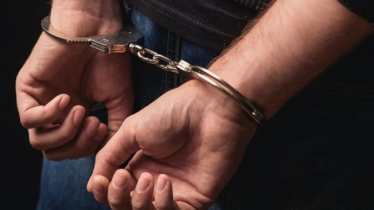 Συνελήφθη με μαχαίρι μπαλτά! Απειλούσε και έβριζε
