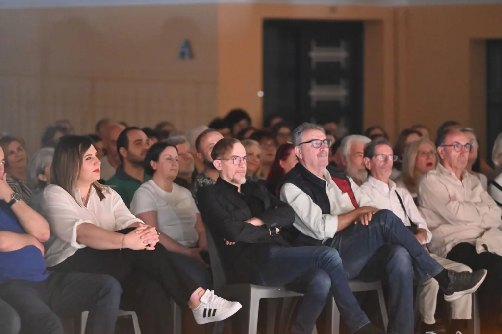 Με επιτυχία η πρεμιέρα της «Λοκαντιέρας» από το Άρμα Θέσπιδος: Συγκίνηση και θέατρο στην καρδιά της Πάτρας ΦΩΤΟ