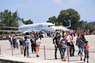 «Απογειώνεται» και φέτος ο Αραξος – Με αύξηση 15% ξεκίνησε η τουριστική σεζόν