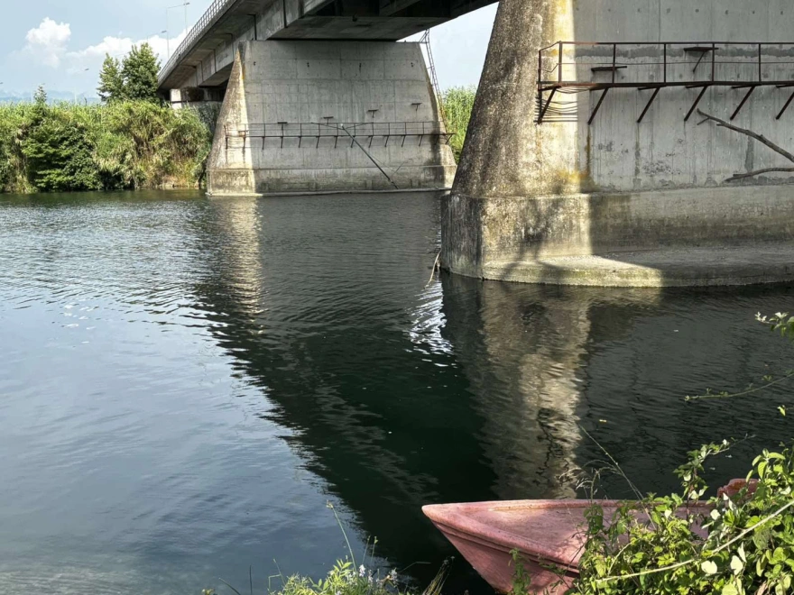 Δείτε που κολυμπούσαν τα παιδιά στον ποταμό Άραχθο ΦΩΤΟ