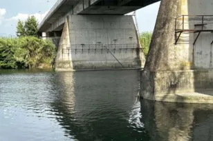 «Έβγαζε αίμα από το στόμα και τη μύτη. Δεν σκέφτηκα λεπτό τη ζωή μου, ήθελα μόνο να τα σώσω», η μαρτυρία του ήρωα που έσωσε τα παιδιά