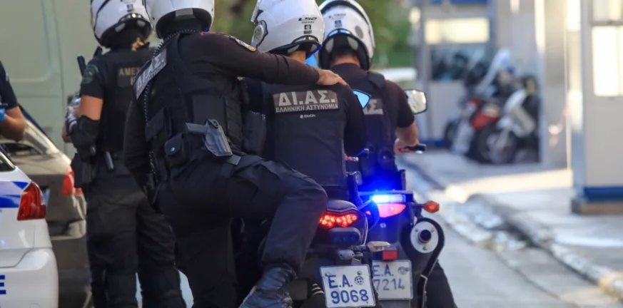 Ένας πατέρας κατηγορείται ότι χτύπησε τα παιδιά του με ξύλινη βέργα! Δικογραφία σε βάρος του Ένας πατέρας κατηγορείται ότι χτύπησε τα παιδιά του με ξύλινη βέργα! Δικογραφία σε βάρος του