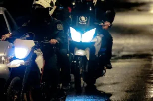 Φρικιαστικό περιστατικό: Άνδρας άρπαξε κοπέλα από τα μαλλιά και την έσερνε στο κέντρο του Πύργου! ΦΩΤΟ