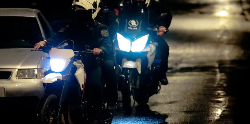 Φρικιαστικό περιστατικό: Άνδρας άρπαξε κοπέλα από τα μαλλιά και την έσερνε στο κέντρο του Πύργου! ΦΩΤΟ Φρικιαστικό περιστατικό: Άνδρας άρπαξε κοπέλα από τα μαλλιά και την έσερνε στο κέντρο του Πύργου! ΦΩΤΟ