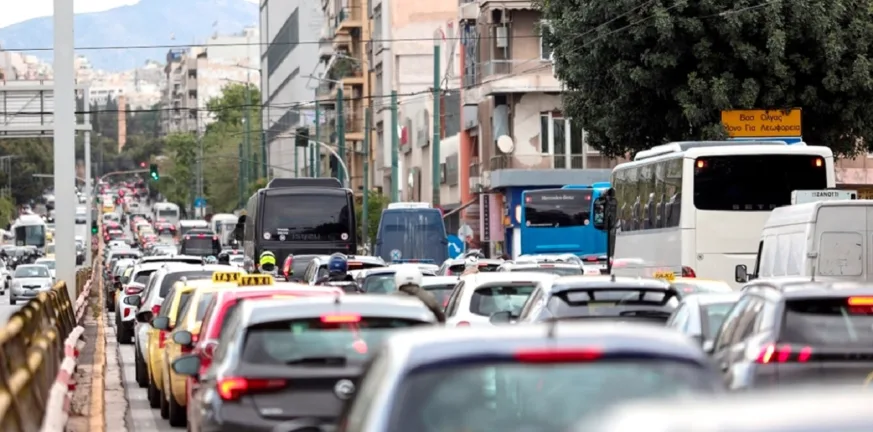 Κάμερες, τεχνητή νοημοσύνη και ψηφιακά πρόστιμα: Η Ελλάδα αλλάζει πίστα στην οδική ασφάλεια