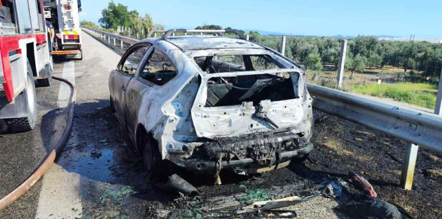 Ιόνια Οδός: Εν κινήσει ΙΧ έγινε παρανάλωμα του πυρρός! ΦΩΤΟ Ιόνια Οδός: Εν κινήσει ΙΧ έγινε παρανάλωμα του πυρρός! ΦΩΤΟ