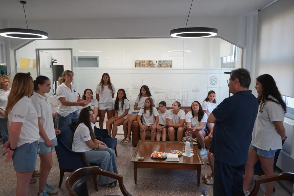Πάτρα: Χάρη και ομορφιά στο Δημαρχείο από τα κορίτσια της ΝΕΠ και του ΝΟΠ