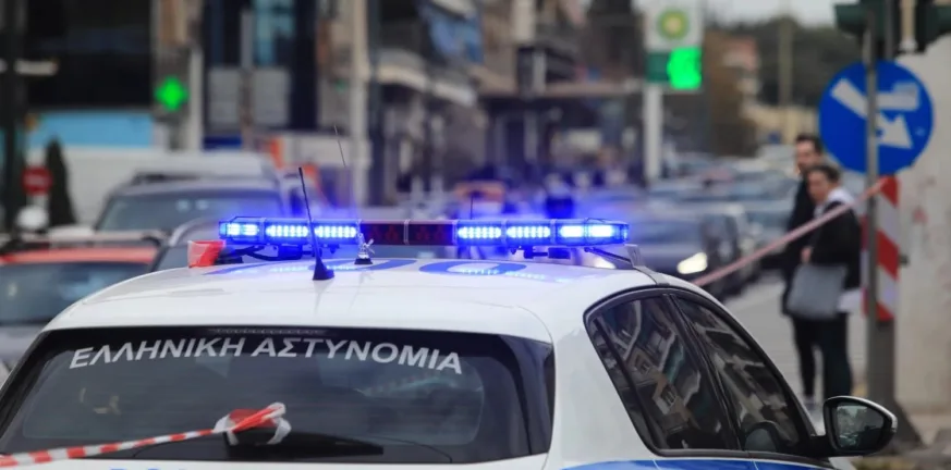 Πάτρα: Άνδρας αναστάτωσε την ΕΛΑΣ και μια γειτονιά - Συνελήφθη με πιστόλι και ασυρμάτους Πάτρα: Άνδρας αναστάτωσε την ΕΛΑΣ και μια γειτονιά - Συνελήφθη με πιστόλι και ασυρμάτους