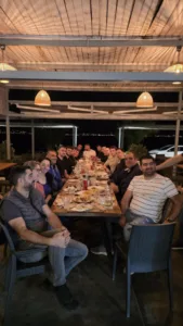 Μια «οικογενειακή» βραδιά στα Αραχωβίτικα/Ακταίο
