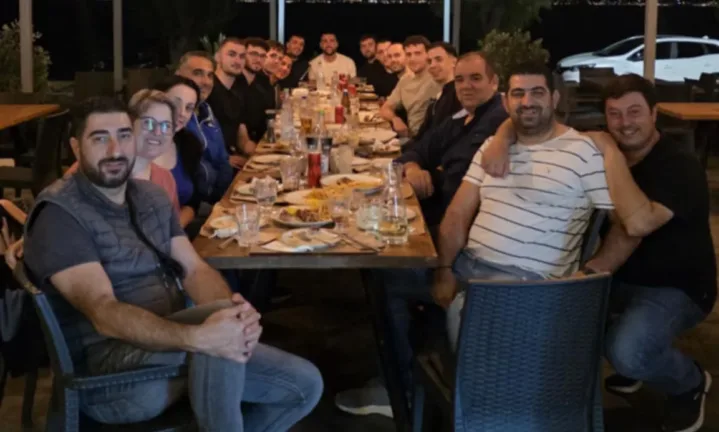 Μια «οικογενειακή» βραδιά στα Αραχωβίτικα/Ακταίο Μια «οικογενειακή» βραδιά στα Αραχωβίτικα/Ακταίο